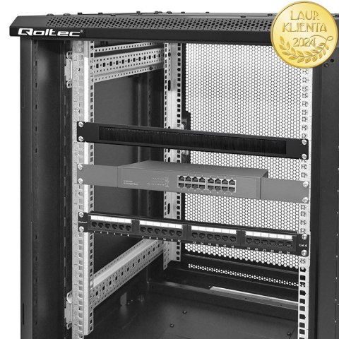Qoltec Solidny stalowy Przepust szczotkowy do szaf RACK 19" | 1U