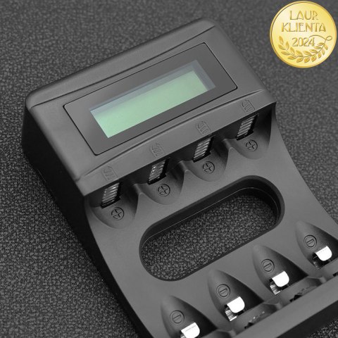 Qoltec Ładowarka do akumulatorków Ni-MH typu R03 AAA R6 AA | LCD | Kabel USB