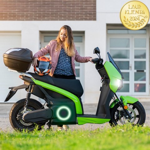 Qoltec Ładowarka do roweru, skutera elektrycznego 36V | 42V | 2A | 5.5*2.5 | +kabel zasilający