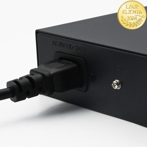 Qoltec Przełącznik sieciowy SWITCH Fast Ethernet PoE | 16x RJ45 10/100 Mb/s | 2x RJ45 Uplink 1000 Mb/s | 1x SFP 1000 Mb/s