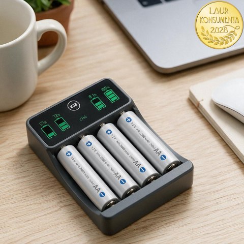 Qoltec Ładowarka do akumulatorków Ni-MH typu R03 AAA R6 AA | LCD | Kabel USB-C | Czarna