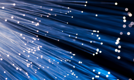 CO TO JEST ŚWIATŁOWÓD? SŁÓW KILKA O RODZAJACH ŚWIATŁOWODÓW